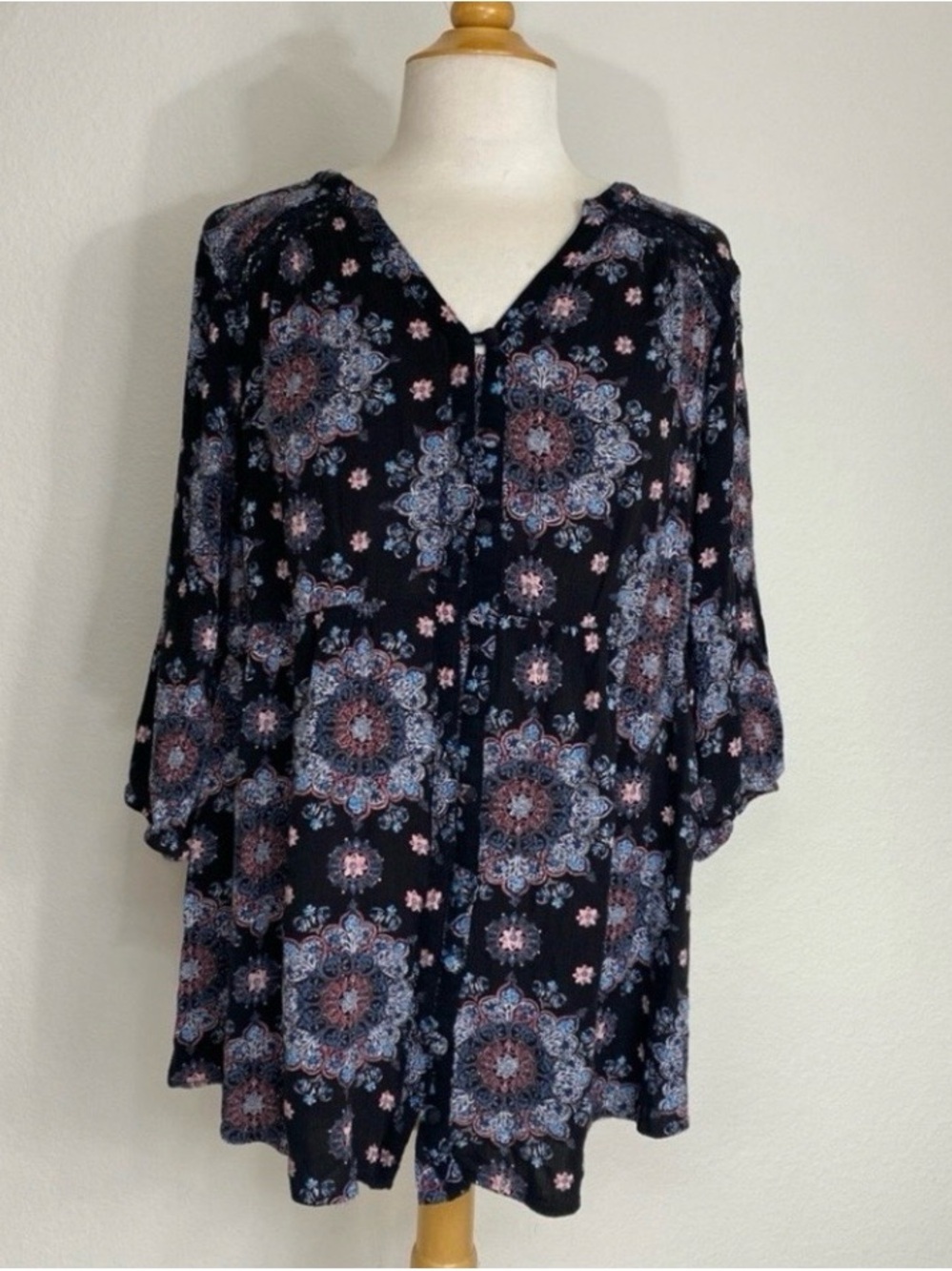 3/$25 Torrid Womens Black Blue Henna 100% Rayon Button V Neck Gauzy Blouse 1X